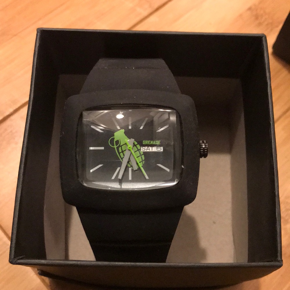 Grenade watch